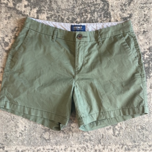 Old Navy Everyday Shorts in Green, women’s size 8. - Picture 2 of 5